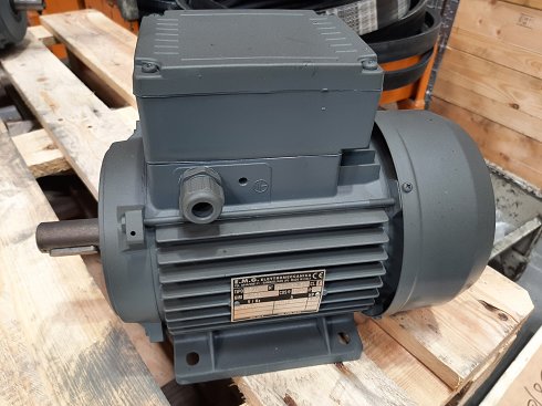 MOTORES MONOFASICOS E.M.G.  2 CV. 230V. IP55 2800 RPM NUEVOS SIN USO