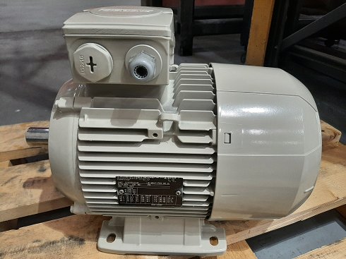 MOTOR SIEMENS TRIFASICO  4KW. (5.5CV)