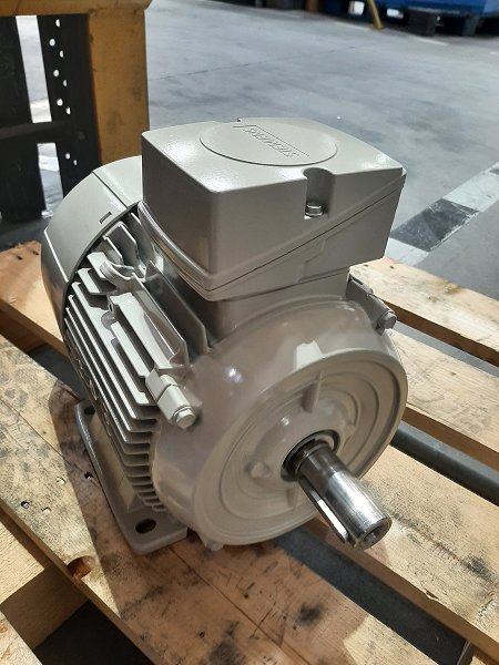 MOTOR SIEMENS TRIFASICO  4KW. (5.5CV)