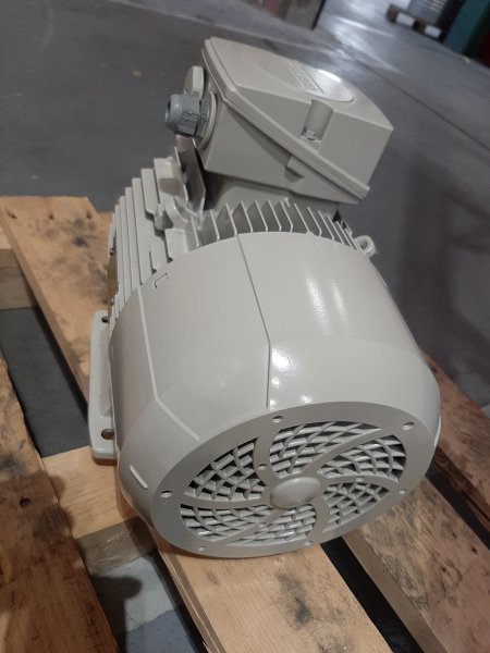 MOTOR SIEMENS TRIFASICO  4KW. (5.5CV)