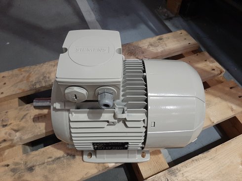 MOTOR SIEMENS TRIFASICO  4KW. (5.5CV)