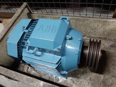 MOTOR ABB TRIF.SERVICIO MARINO  8.8KW.11.9CV. 3000 RPM. 220/380V. 50HZ.