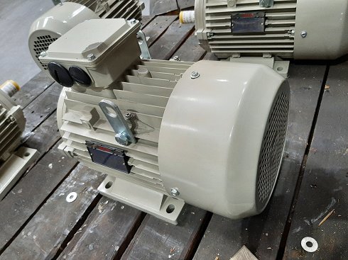 MOTOR NUEVO MEG TRIFASICO 4KW. (5.5CV)