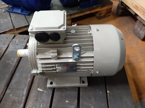 MOTOR NUEVO MEG TRIFASICO 4KW. (5.5CV)