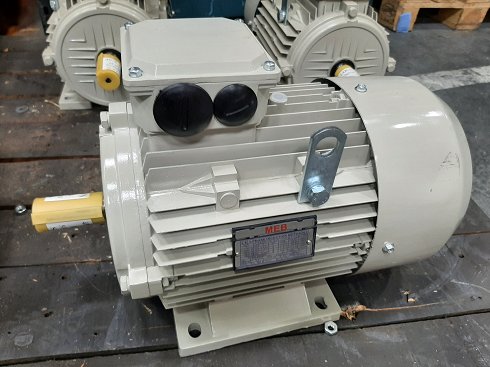 MOTOR NUEVO MEG TRIFASICO 4KW. (5.5CV)