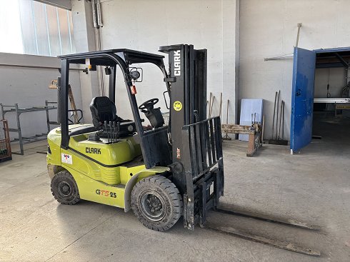 CLARK GTS 25 D Diesel forklift truck