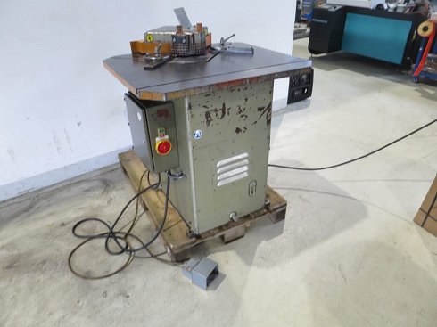 DMF 4U - 250 Notching machine