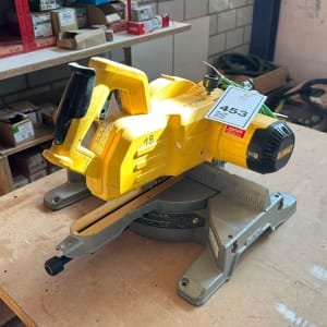 Ingletadora DEWALT DW777