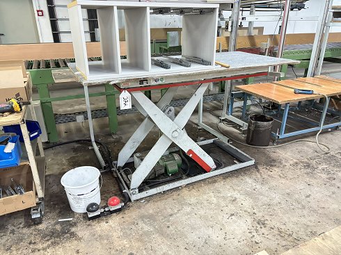 Scissor lift table