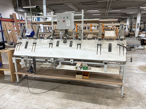 Assembly table with pneumatic clamp