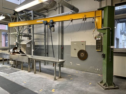 DEMAG Column-mounted slewing crane