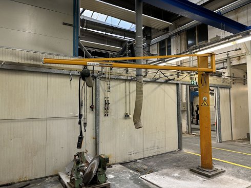 DEMAG KBK Column-mounted slewing crane