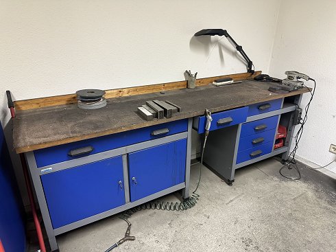 Workbench with contents