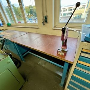 Workbench with hand press