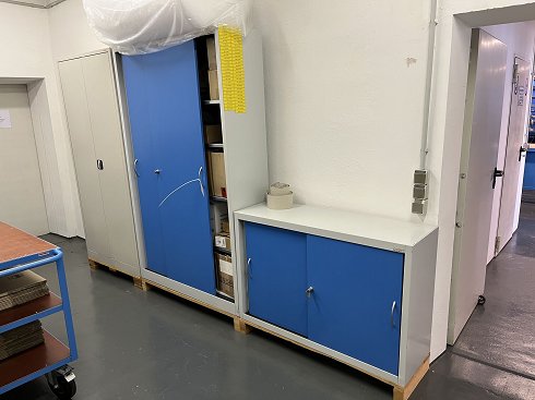 HANEU Lot workshop cabinets