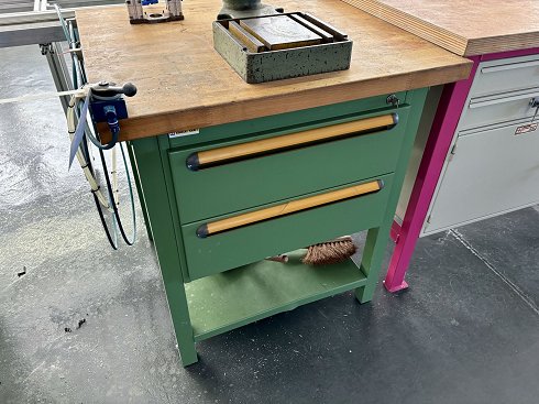 KAISER + KRAFT Workbench with contents