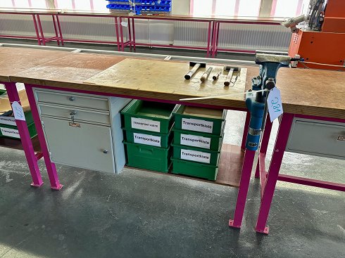 HANEU Workbench with contents