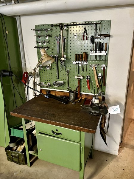 Workbench with contents