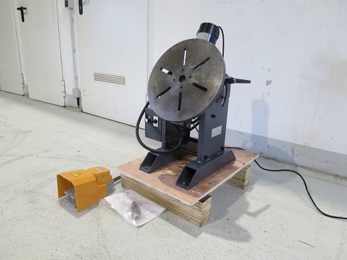 UWM WP 350 Welding table