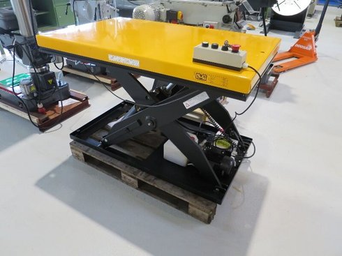 UWM UWM 2000 Scissor lift table