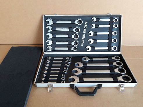 Toolbox With Socket Wrenches (4 elementos disponibles)