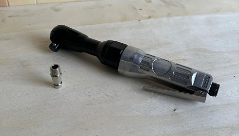 Pneumatic ratchet wrench