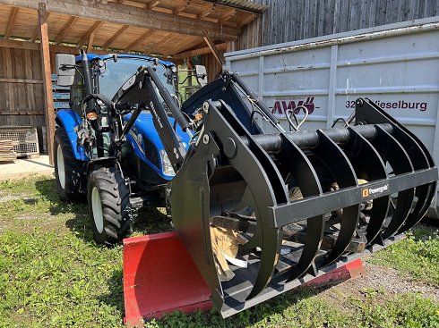 NEW HOLLAND T4.65 Tractor