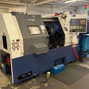 Torno CNC YCM GT-250MA