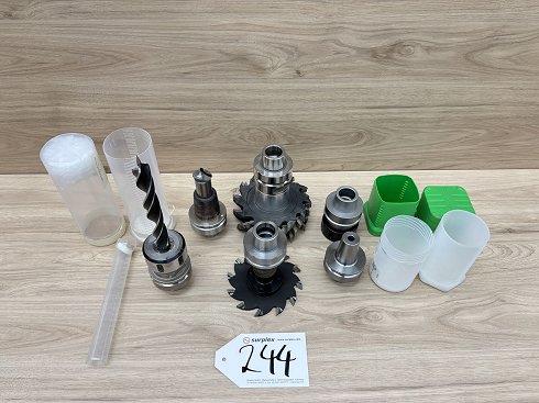 Lot HSK 63F Holders with tools