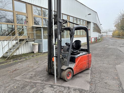 LINDE E 16 L-01 Electric stacker