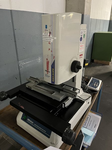 MITUTOYO QUICK SCOPE-L1020Z Optical measuring machine