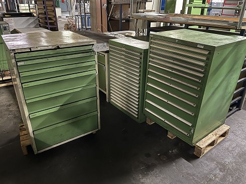 Lot tool cabinets without contents