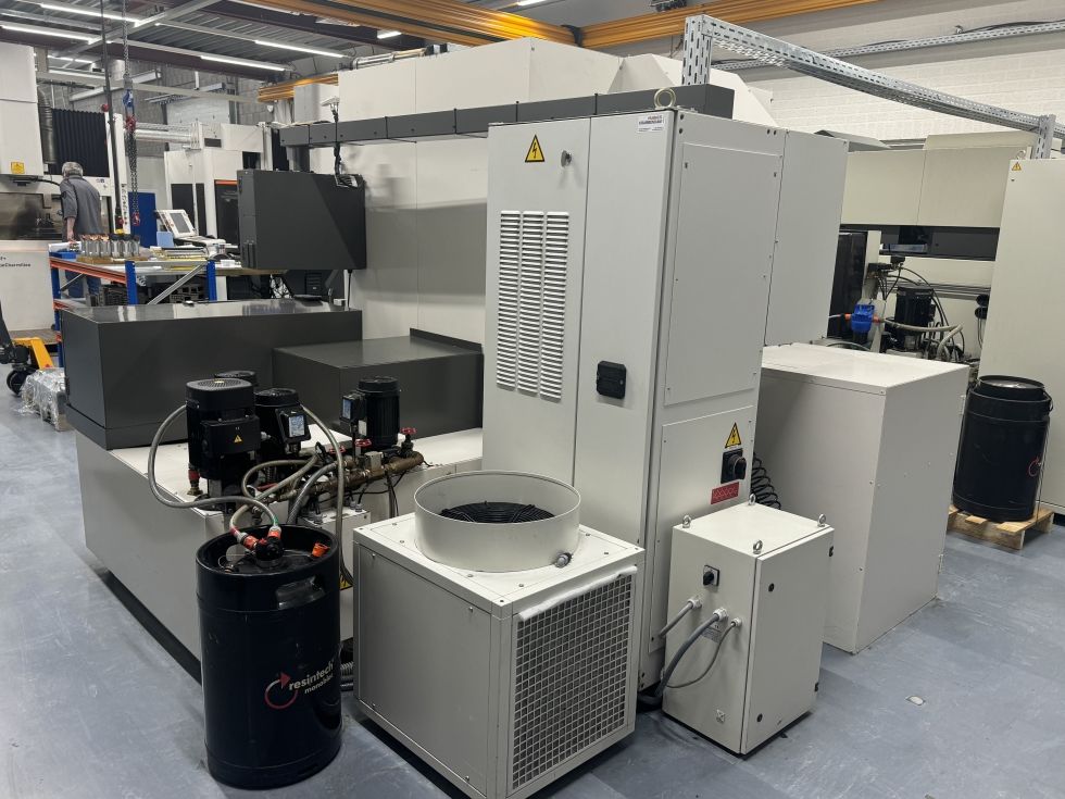 EDM machine FANUC - ROBOCUTA-1iA