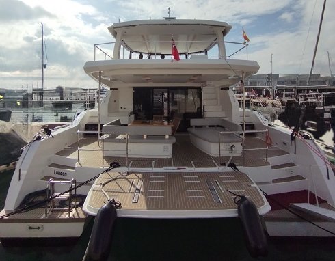 Powercat de 15,40 m de eslora