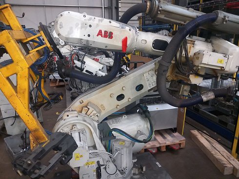 ABB IRB6700-205 Robot