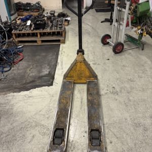 Hand pallet truck