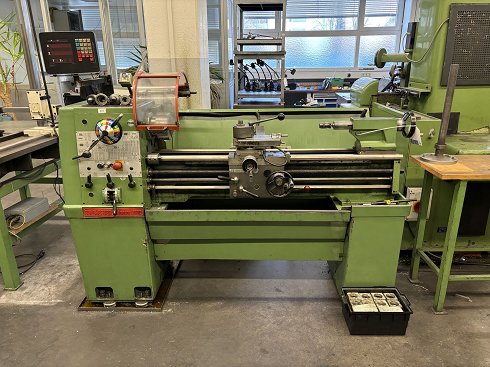 COLCHESTER MASTER 2500 Centre lathe