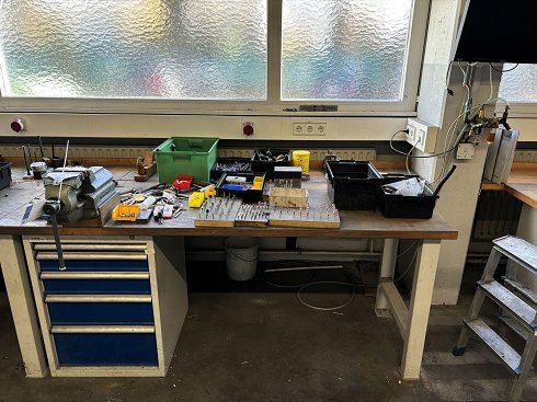 LUTZ Workbench with contents