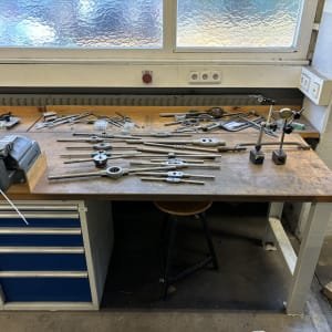 LUTZ Workbench with contents