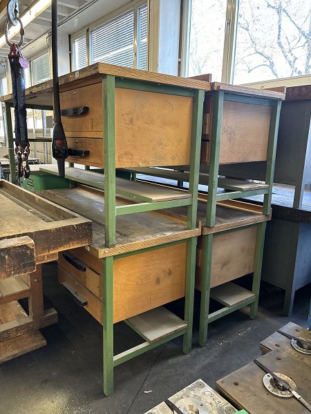 Lot workbenches