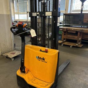 QTECK HME 1500/2500 Electric high lift truck