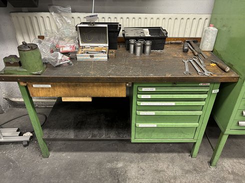 LUTZ Workbench with contents