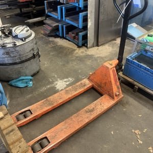 Hand pallet truck