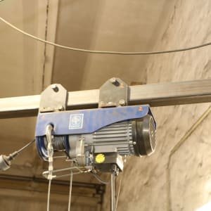 LUX SZ-200/200 Electric wire rope hoist with swivelling arm