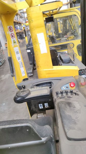 Carretilla retractil electrica Hyster R2.5 (int 11163)