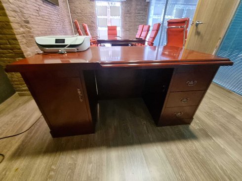 Conjunto de mesa oficina con  silla