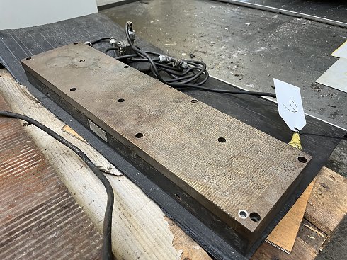 Magnetic clamping plate