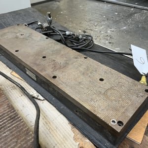 Magnetic clamping plate