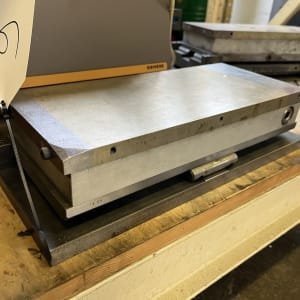 Sinusoidal magnetic clamping plate