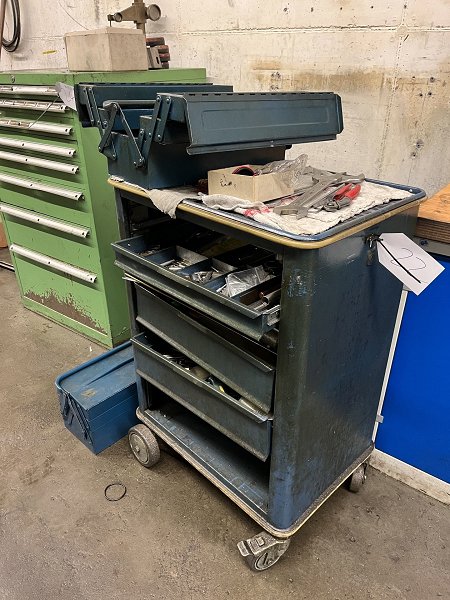 Tool trolley with contents